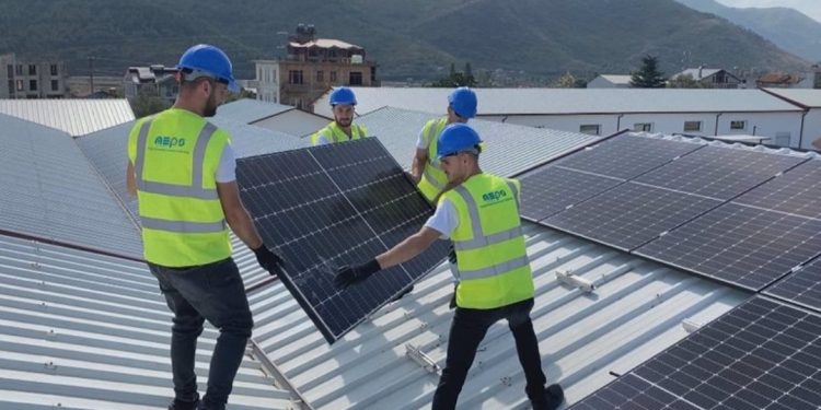 Panele diellore në çdo shtëpi, detyrim për çdo banesë të re duke nisur nga viti…