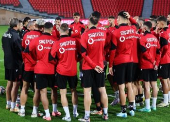 Lajm i keq në prag të Shqipëri-Çeki, Silvinjo dërgon 4 lojtarë të Kombëtares në tribunë…