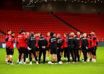 Sport/ Shqipëri-Ukrainë, Silvinjo dërgon këta 4 lojtarë në tribunë…