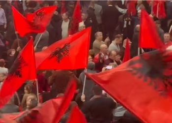 Atmosferë elektrizuese, Rama ndan pamjet nga Londra: Emocione…