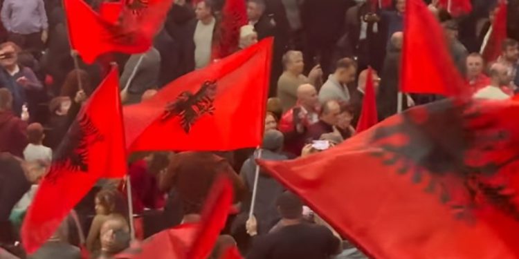 Atmosferë elektrizuese, Rama ndan pamjet nga Londra: Emocione…