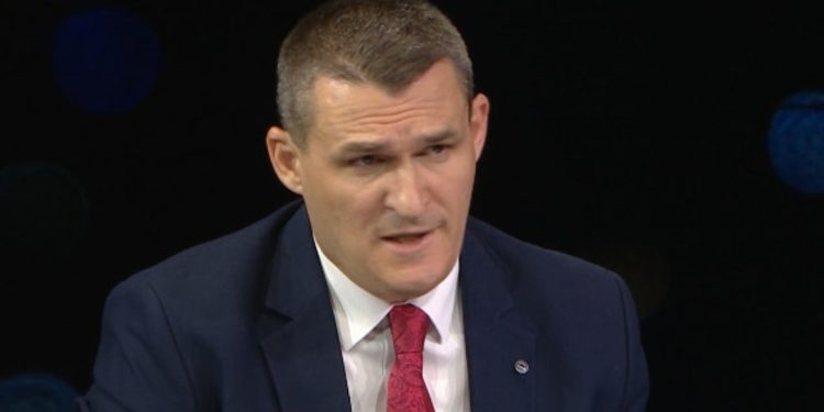 Me zërin që i dridhej, Altin Dumani tregon pengun: A do vijë koha që unë dhe familja ime të…