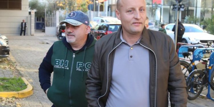Gazetari Artan Hoxha futet në SPAK: Akoma nuk na kanë arrestuar…(VIDEO)