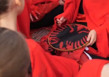 VIDEO/ Edi Rama uron “Ditën e Pavarësisë” me jehonën e këngës së njohur…