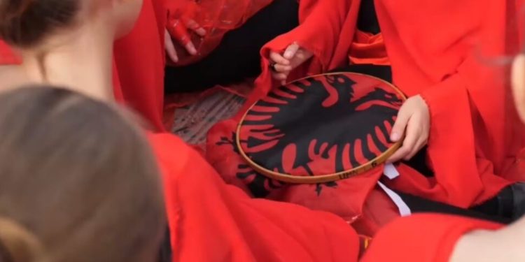 VIDEO/ Edi Rama uron “Ditën e Pavarësisë” me jehonën e këngës së njohur…