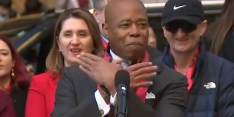 Befason të gjithë Kryebashkiaku i New Yorkut: Djali im më thotë do jetoj në Shqipëri…