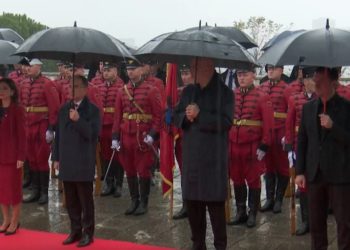 Kush ishin politikanët që iu bashkuan Ramës në ditën e Çlirimit të Atdheut…