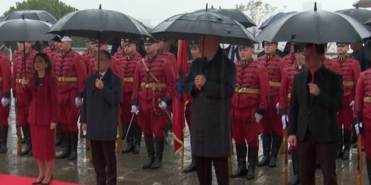 Kush ishin politikanët që iu bashkuan Ramës në ditën e Çlirimit të Atdheut…