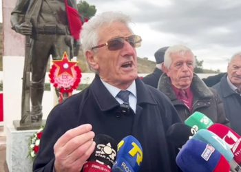 “Shqipëria kishte liri vetëm me Enverin”/ Komunistët: Sot, jemi të pushtuar nga…