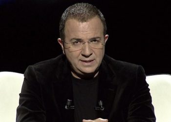 Ardit Gjebrea jep lajmin e trishtë: Me hidherim të thellë, është ndarë nga jeta…