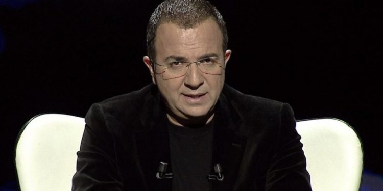 Ardit Gjebrea jep lajmin e trishtë: Me hidherim të thellë, është ndarë nga jeta…