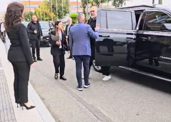 Rama në Greqi/ Kryeministri mbërrin në takim! Shikoni çfarë po ndodh brenda sallës…