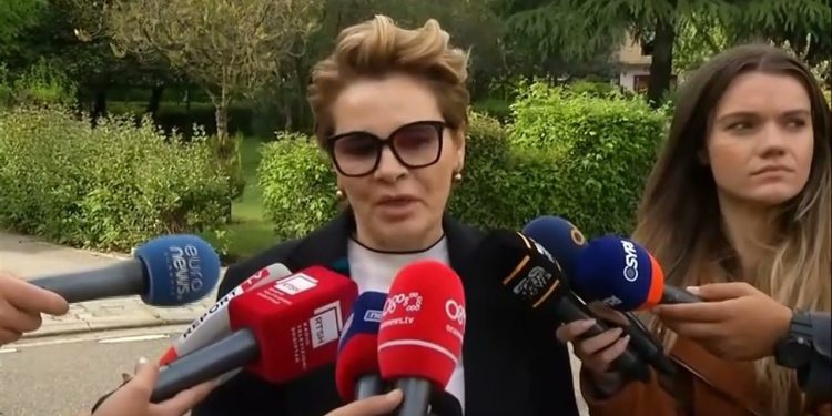 Monika Kryemadhi në SPAK, “shpërthen” ndaj gazetarëve: Na e morët shpirtin! S’na latë…