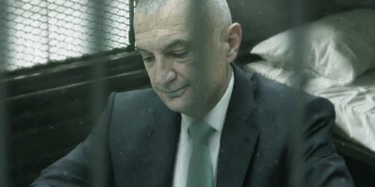 U nda nga Monika/ Ilir Meta çdo ditë flet në telefon nga burgu me…