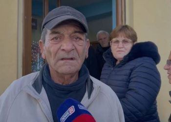 Gruaja e ndërpret: Jemi të kënaqur me bonusin e Ramës! “Plas” sherri, i moshuari: Ik moj p*rdhu…