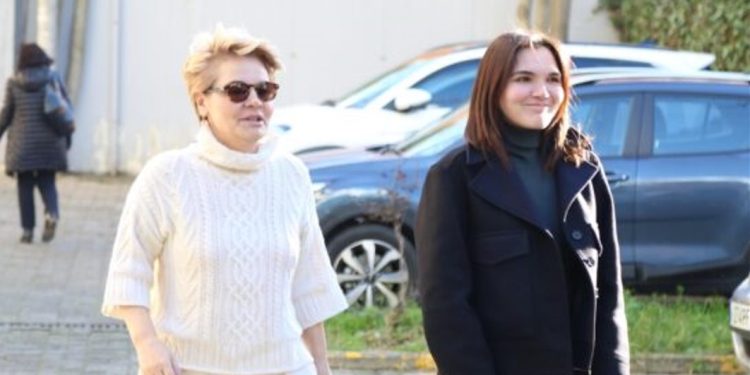 E shoqëruar nga e bija, Monika Kryemadhi paraqitet në SPAK, zbulohet arsyeja