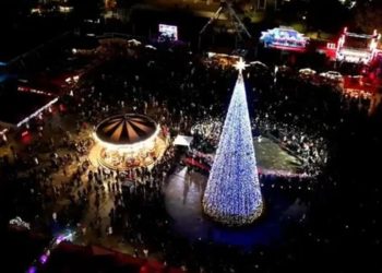 Viti i Ri po vjen! Ndizen dritat e pemës në Tiranë! Shiko pamjet fantastike…