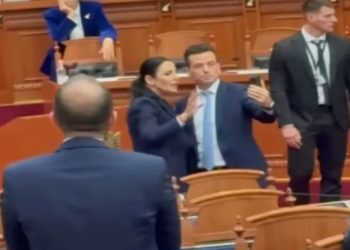 Balluku: Ish-shokët e tij të PD e flakën si leckë Agron Shehajn…