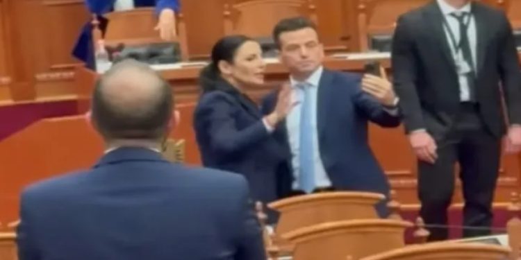 Balluku: Ish-shokët e tij të PD e flakën si leckë Agron Shehajn…