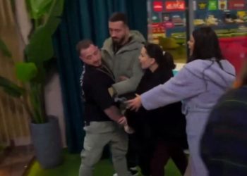 “Plas” sherri në shtëpinë e Big Brother VIP, banorët ndalojnë me forcë Xumin