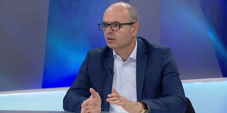 Deputeti Socialist e thotë troç: PD-ja e ka pasion dhunën, e ka bërë edhe kur….