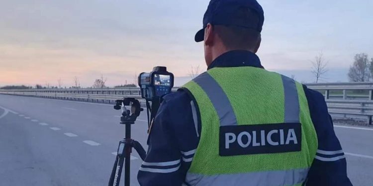 I morën para qytetarit/ Proda jep urdhrin URGJENT, e pësojnë dy Policët e Rrugores