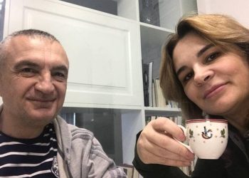 E urove Ilir Metën për Vitin e Ri? Kryemadhi na befason: Armiqtë. S’kam lidhje me…
