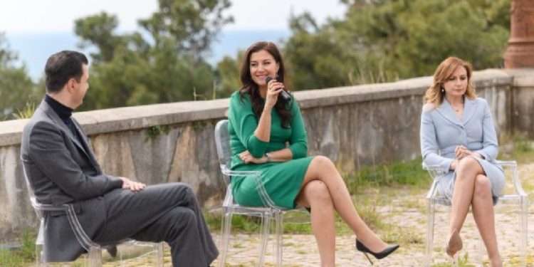 Floriana Garo: Basha është i paaftë! E takova bashkë me burrin dhe i thashë…