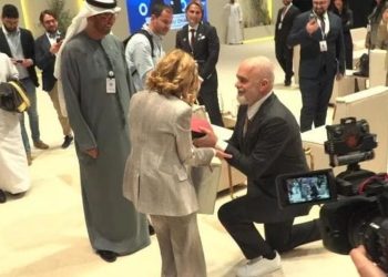 Rama i gjunjëzohet Melonit, kryeministri e surprizon për ditëlindje/ VIDEO