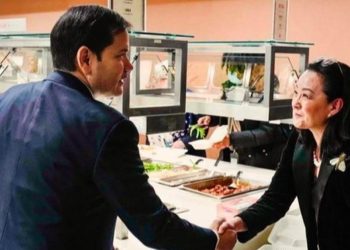 ‘Trampistët’ e Berishës në Tiranë po e masakrojnë, Yuri Kim takohet me…