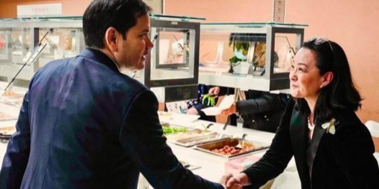 ‘Trampistët’ e Berishës në Tiranë po e masakrojnë, Yuri Kim takohet me…