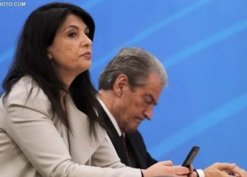 Jozefina Topalli habit me rrëfimin: Më kanë vendosur kallashin në kokë për…