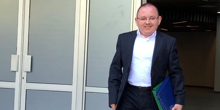 Kush është gjyqtari që i riktheu masën Berishës, dikur dënoi Saimir Tahirin…