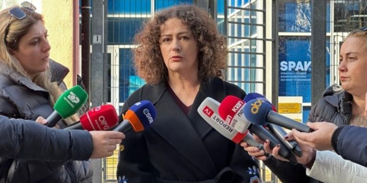 Argita Malltezi akuzon gjyqtaren: Ekziston një video me Irena Gjokën, ajo shfaqet duke…