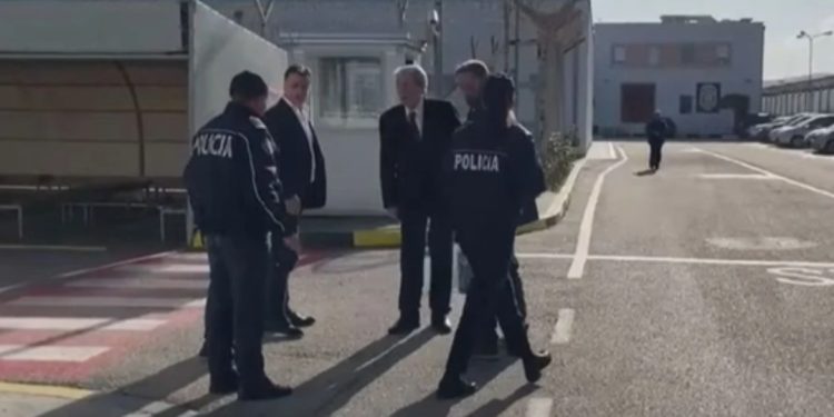 E papritur! Sali Berisha shkon në burgun e Fierit, zbulohet arsyeja…