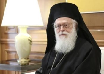 LAJM I TRISHTË/ Kryepeshkopi Anastas Janullatos në intubim