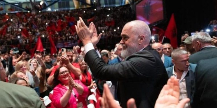 “Drejt Greqisë dhe Italisë”/ Rama gati lëvizjen e bujshme për emigrantët, kërkon…