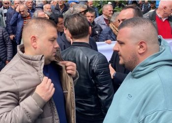 Braktisi partinë e Ilir Metës/ Tedi Blushi sulmon Braimllarin: Se ka…
