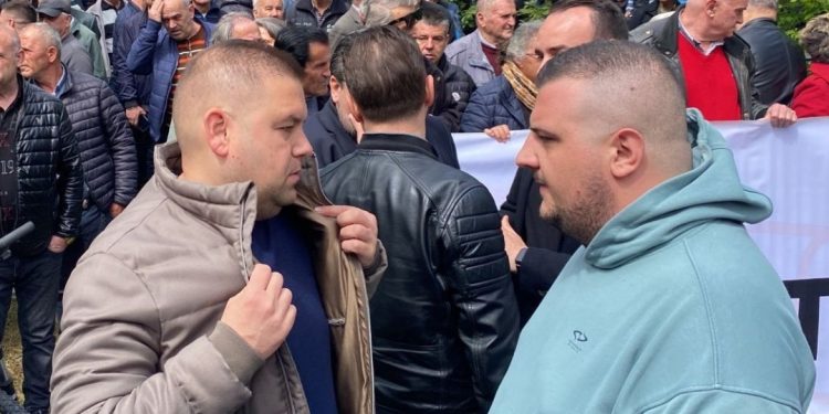 Braktisi partinë e Ilir Metës/ Tedi Blushi sulmon Braimllarin: Se ka…