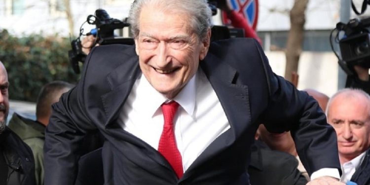 LAJM I FUNDIT/ Sali Berisha cakton DATËN, ja kur do të mbahet protesta kombëtare