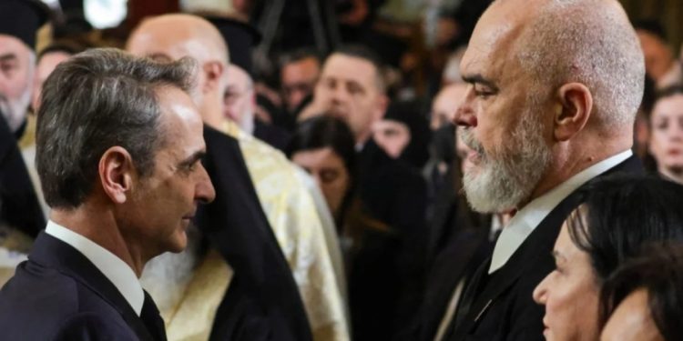 Mediat greke zbardhin takimin “kokë më kokë” Mitsotakis-Rama