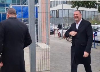 I buzëqeshur, Tom Doshi paraqitet në SPAK (VIDEO)