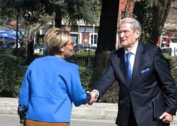 Kryemadhi e Berisha i bëjnë “bisht” SPAK-ut/ Të dy u larguan nga Shqipëria…