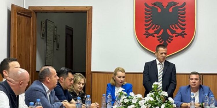 LAJM I FUNDIT/ Çfarë ndodhi papritur?! Jep dorëheqjen Prefekti në qytetin…