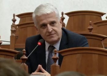 Arrestimi i Veliajt/ Majko “thyhen heshtjen” e socialistëve: Ndihemi keq, ju do ta shikoni…