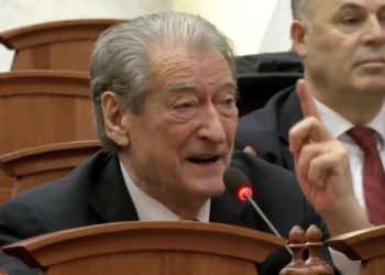 “Po ndodh një tërmeti i madh”/ Berisha bën thirrje të miratohet “ligji i ri” për…