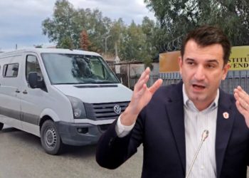LAJM I FUNDIT/ GJKKO e la në burg, zhvendoset me furgon Erion Veliaj, mbërrin në…