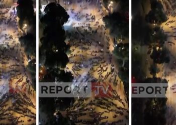“Më e madhja në histori”/ Qesharake! Shikoni sa njerëz mblodhi Berisha në protestë