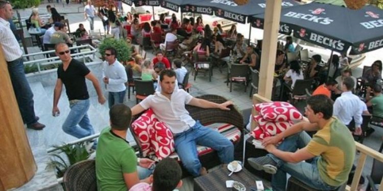 Biznesi më i përpapur! Kush është qyteti me më shumë kafe në Shqipëri…