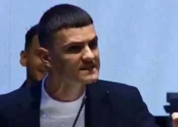 Fjalimi epik i anëtarit të FRESH: Jemi “petalet” më të bukura të “trëndafilit” Socialist!